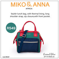HB0287-Court Green Stylish lunch bag, with thermal lining, long shoulder strap, zip closure,with front pocket. 25*15*24cm
